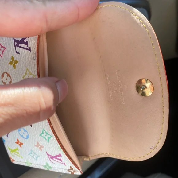 Reposhing  🤩 LV White Multicolor Flap Card coin case holder wallet 💚💛💗💙❤️💜 - Picture 10 of 16